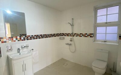 Crompton Guest House