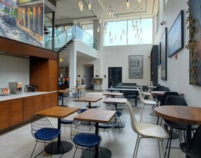Dining area at Fairfield Inn & Suites New York Brooklyn.