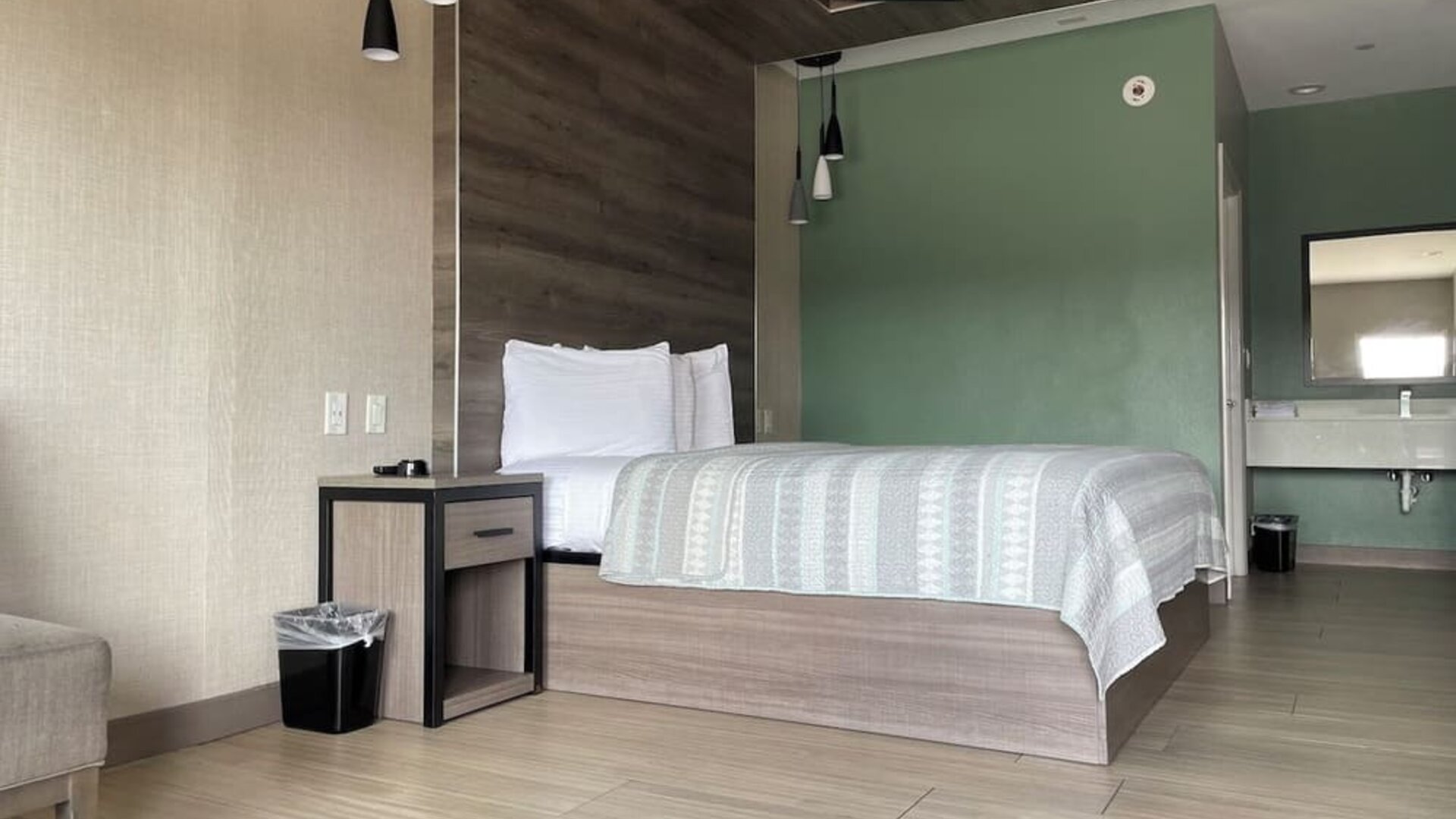 Day use room at Express Inn - Richey.