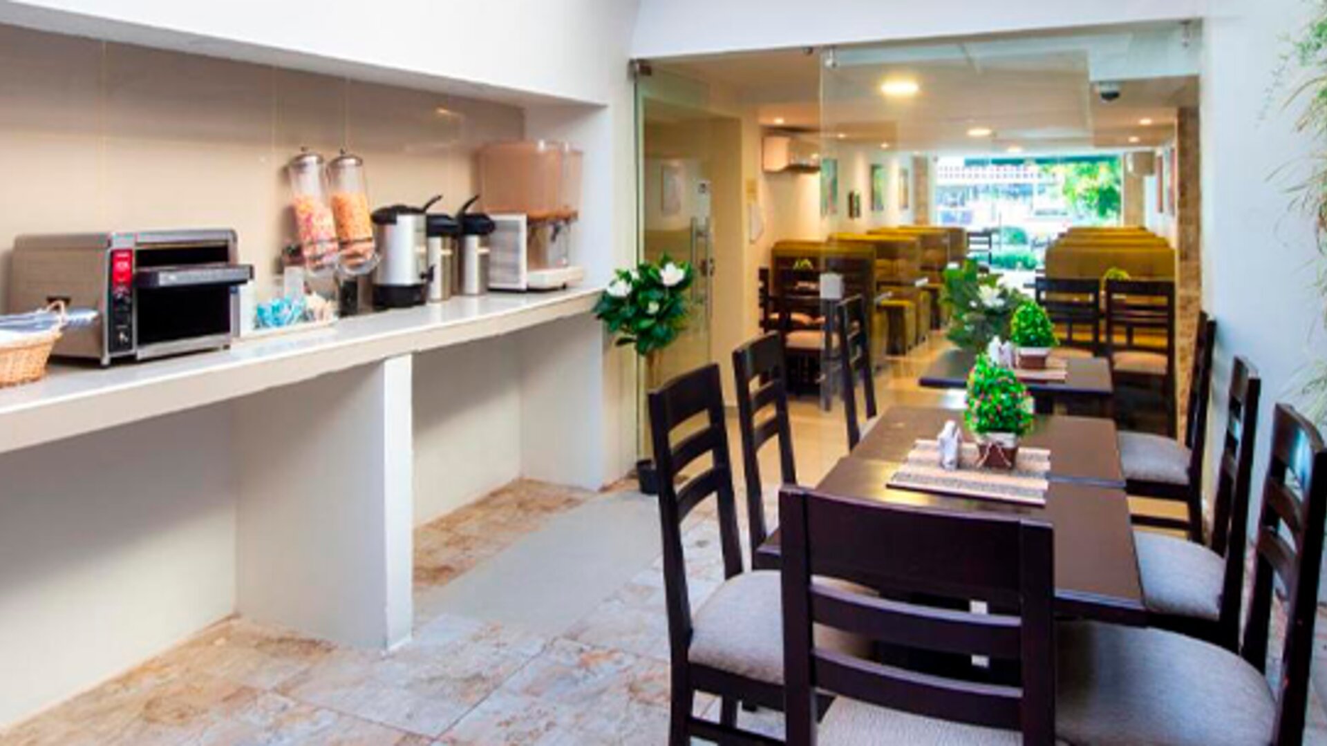 Hotel Avexi Suites By GEH Suites