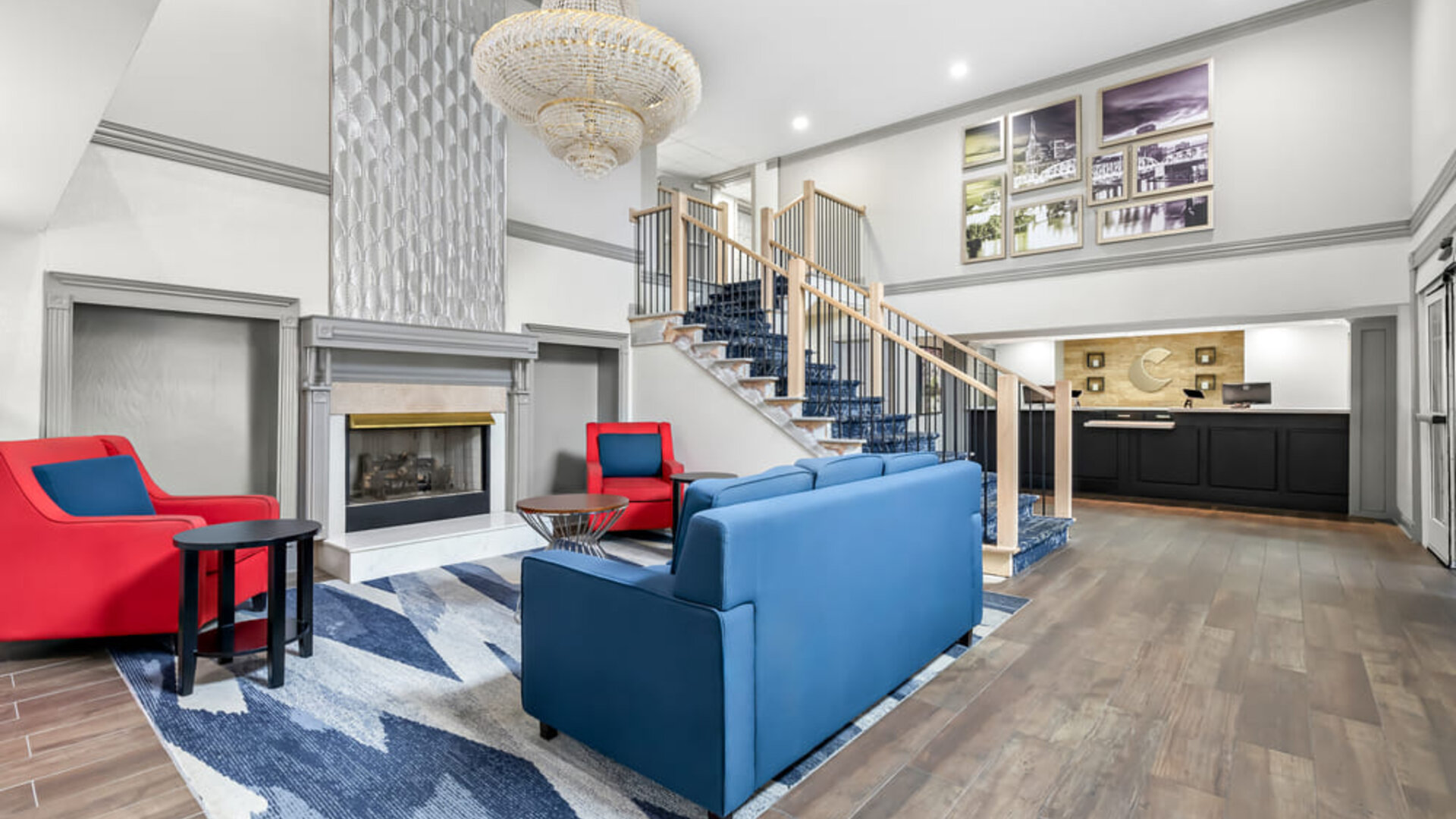Lobby seating at Comfort Inn & Suites Nashville.