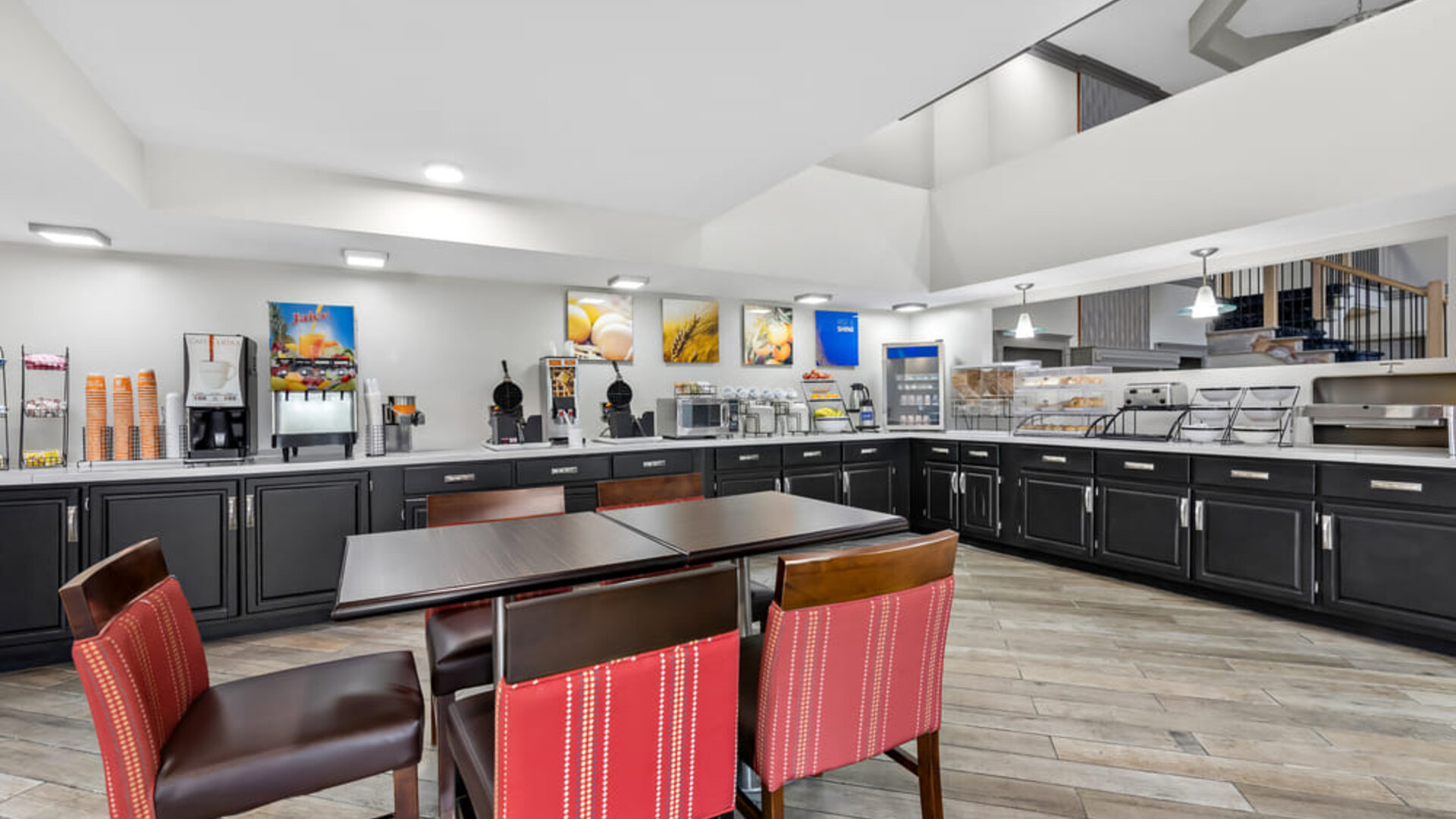 Dining room at Comfort Inn & Suites Nashville.
