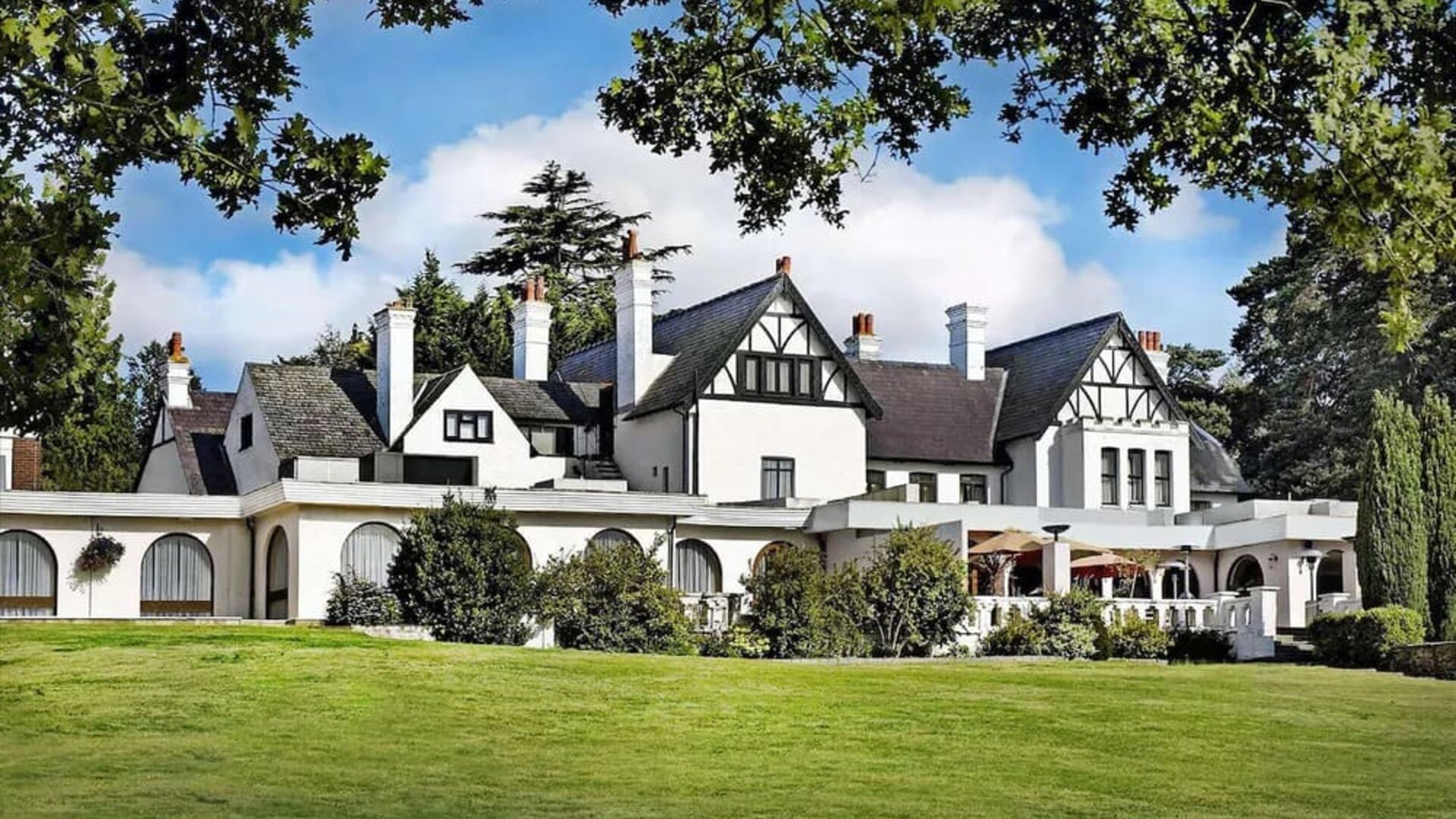 Hotel exterior at Hilton Cobham.