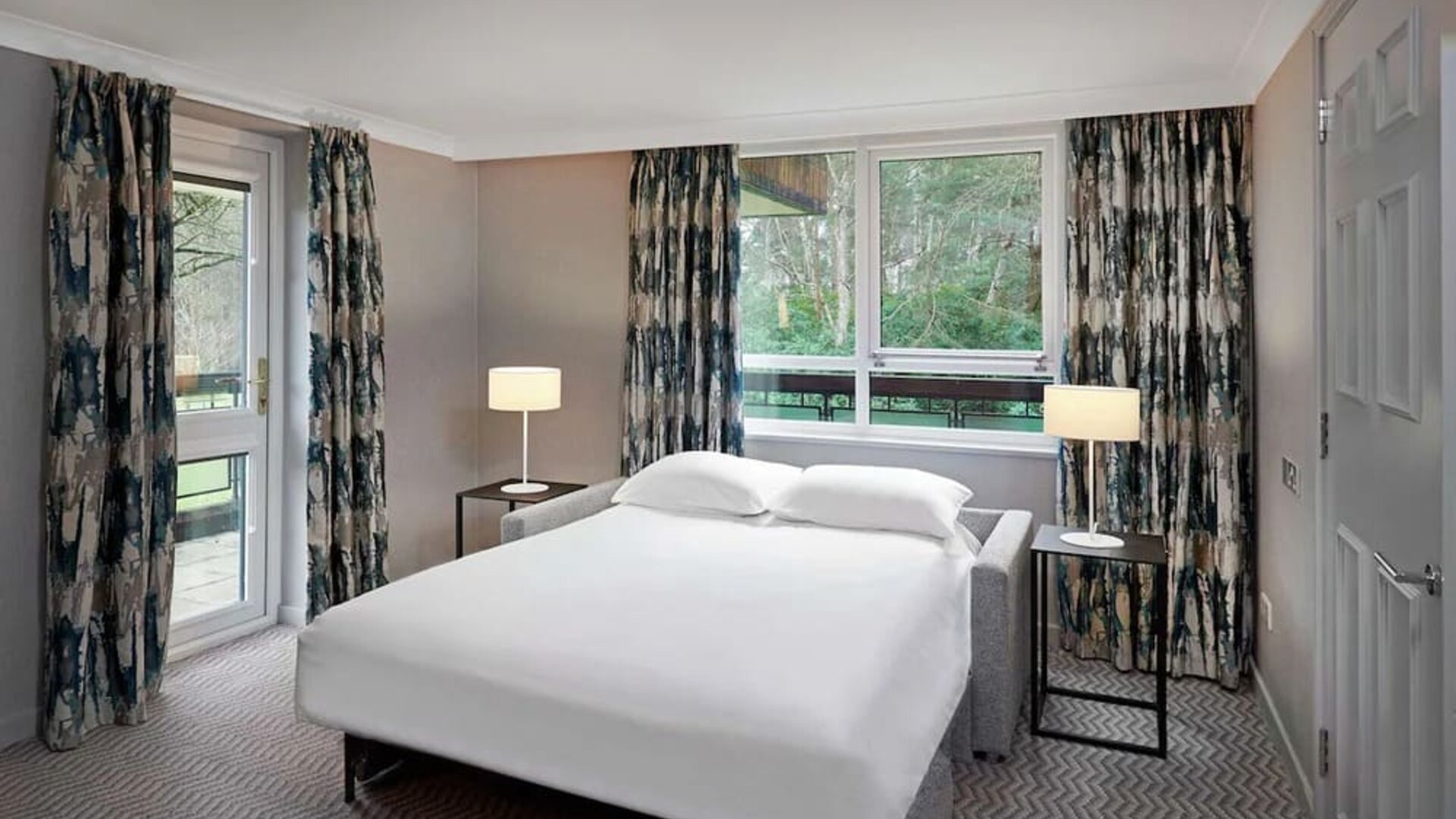 Day use room with natural light at Hilton Cobham.