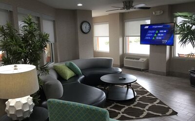 Lobby seating and coworking space at Baymont By Wyndham Pella.