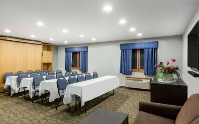 Conference room at Baymont By Wyndham Pella.