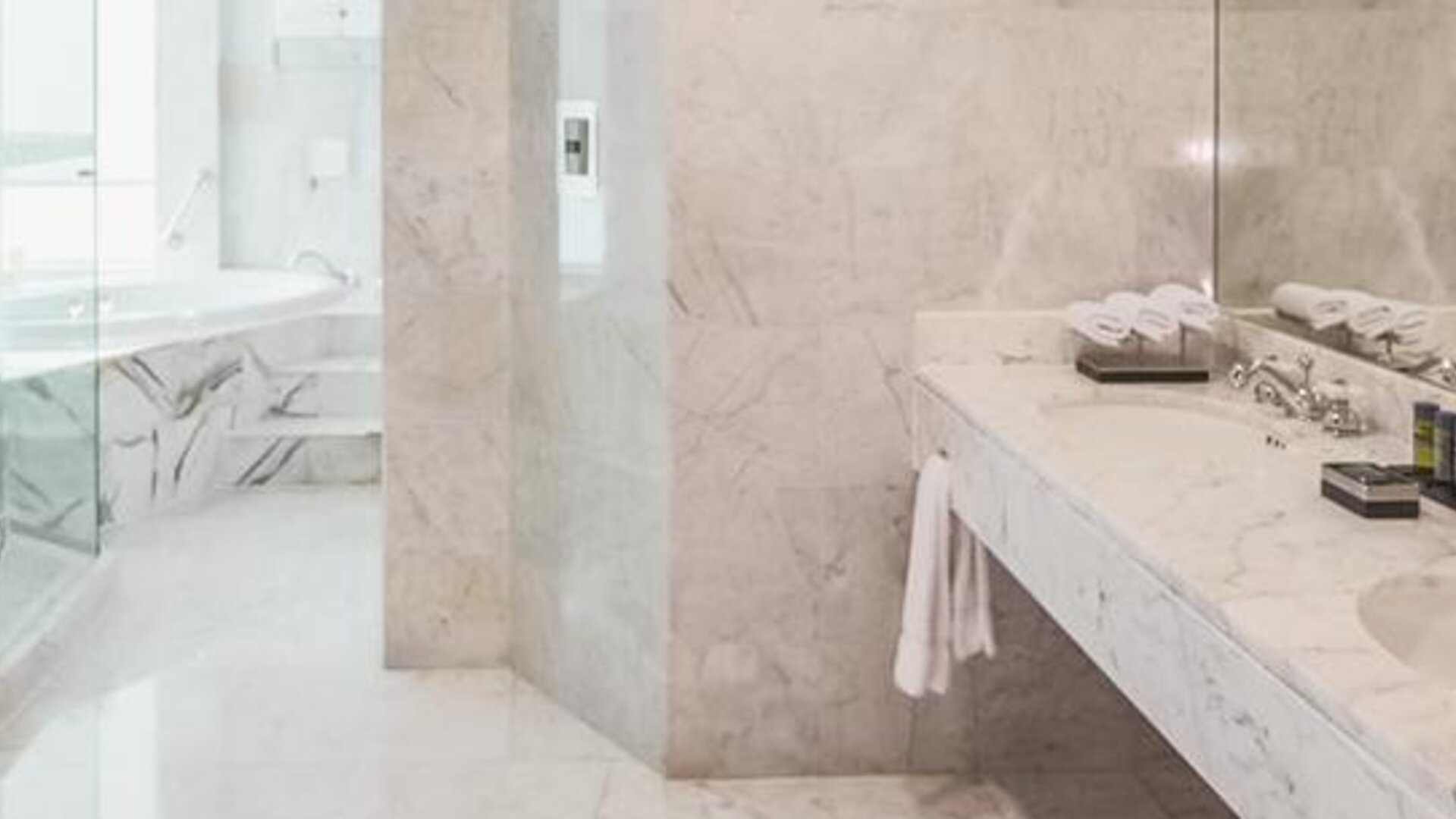 Delfines Hotel & Convention Center