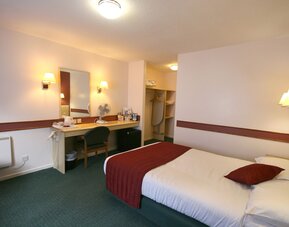 Days Inn by Wyndham Bradford M62