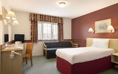 Days Inn by Wyndham Bradford M62