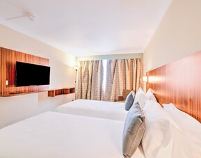 Palms Hotel & Retreat By Palette London Romford