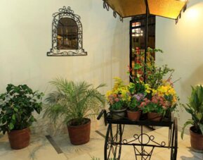 Manhattan Inn Airport Hotel