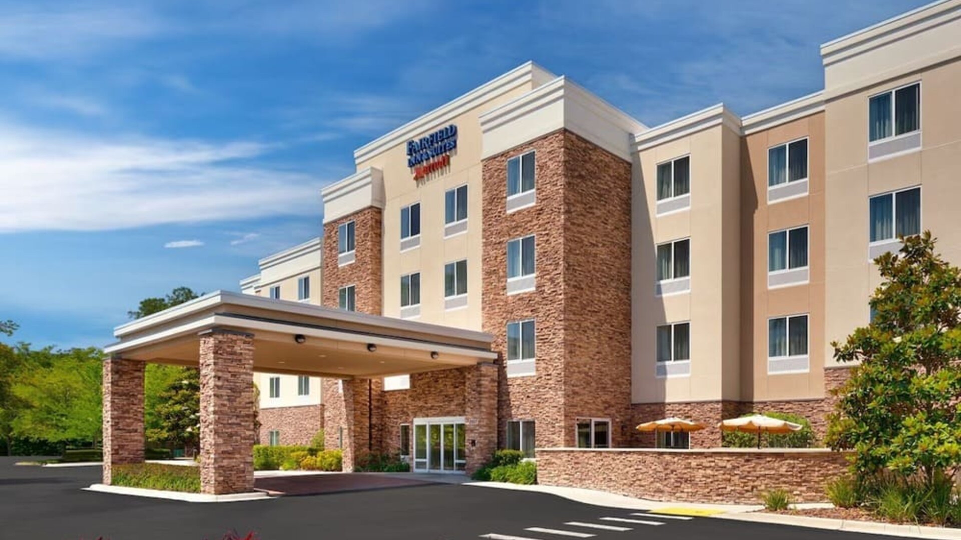 Hotel exterior at Fairfield Inn & Suites By Marriott Tallahassee Central.