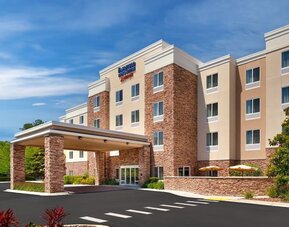 Hotel exterior at Fairfield Inn & Suites By Marriott Tallahassee Central.
