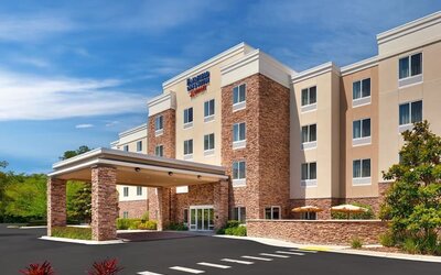Hotel exterior at Fairfield Inn & Suites By Marriott Tallahassee Central.