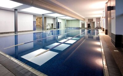 Refreshing indoor pool at DoubleTree By Hilton Bristol South - Cadbury House.