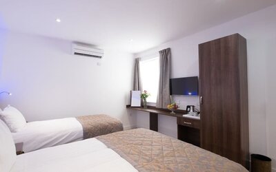 Signature Hotel London