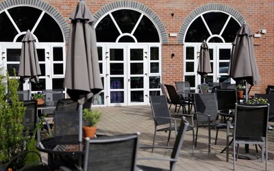 Courtyard ideal for coworking at DoubleTree By Hilton York.