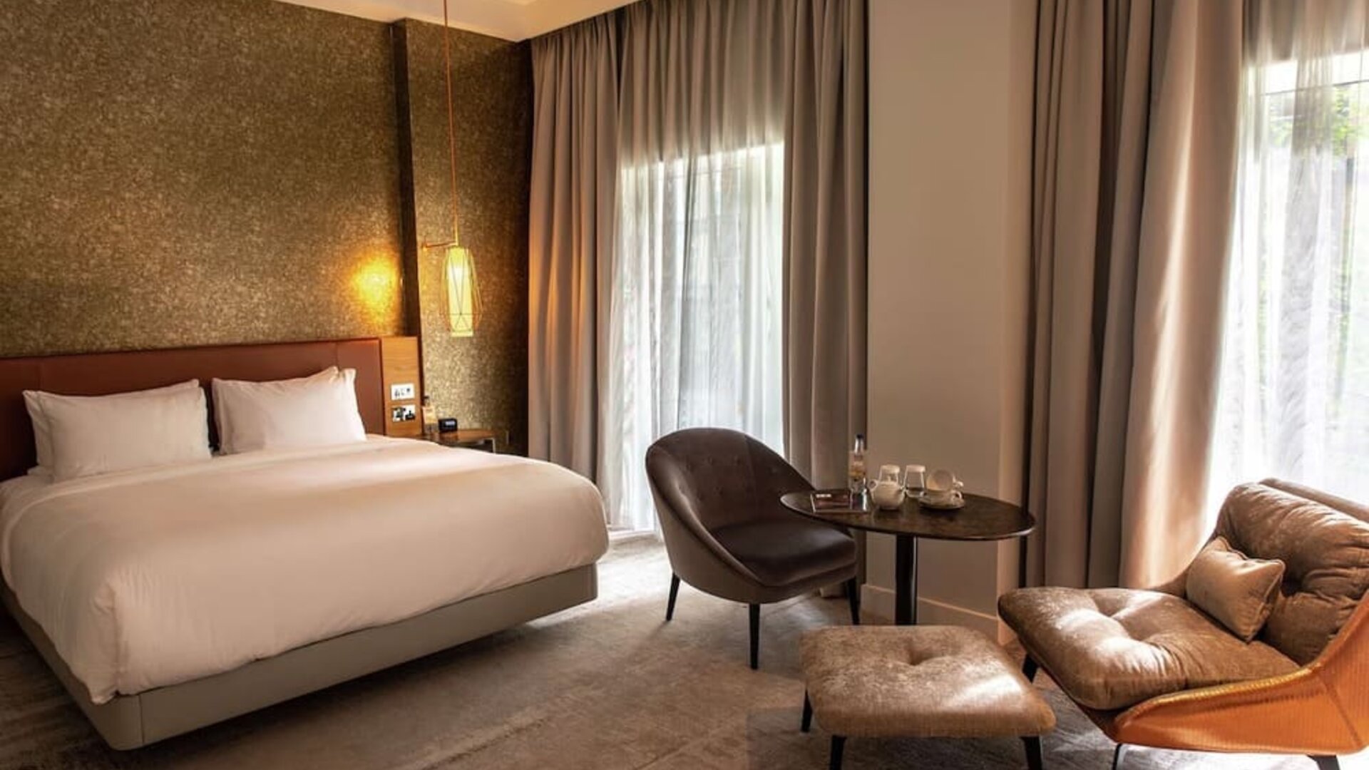 Romantic day use room with natural light at Lincoln Plaza London, Curio Collection By Hilton.