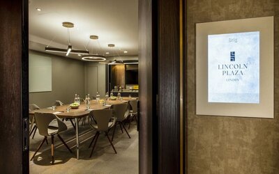 Professional meeting room at Lincoln Plaza London, Curio Collection By Hilton.