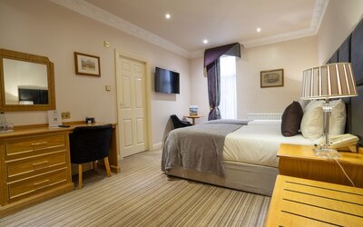 Waterton Park Hotel