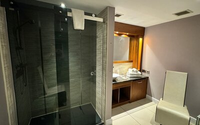 Waterton Park Hotel