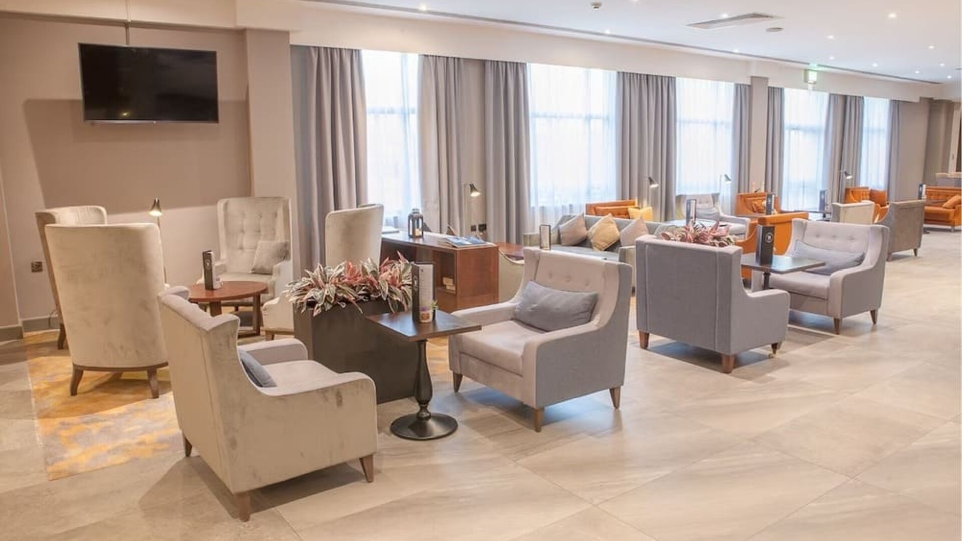 Lobby and coworking lounge at DoubleTree by Hilton Swindon.