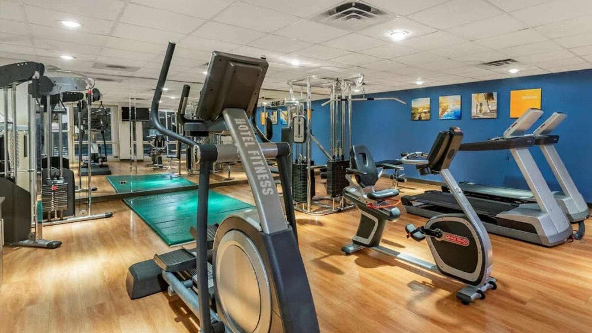 Fitness center at Comfort Suites Oakbrook Terrace.