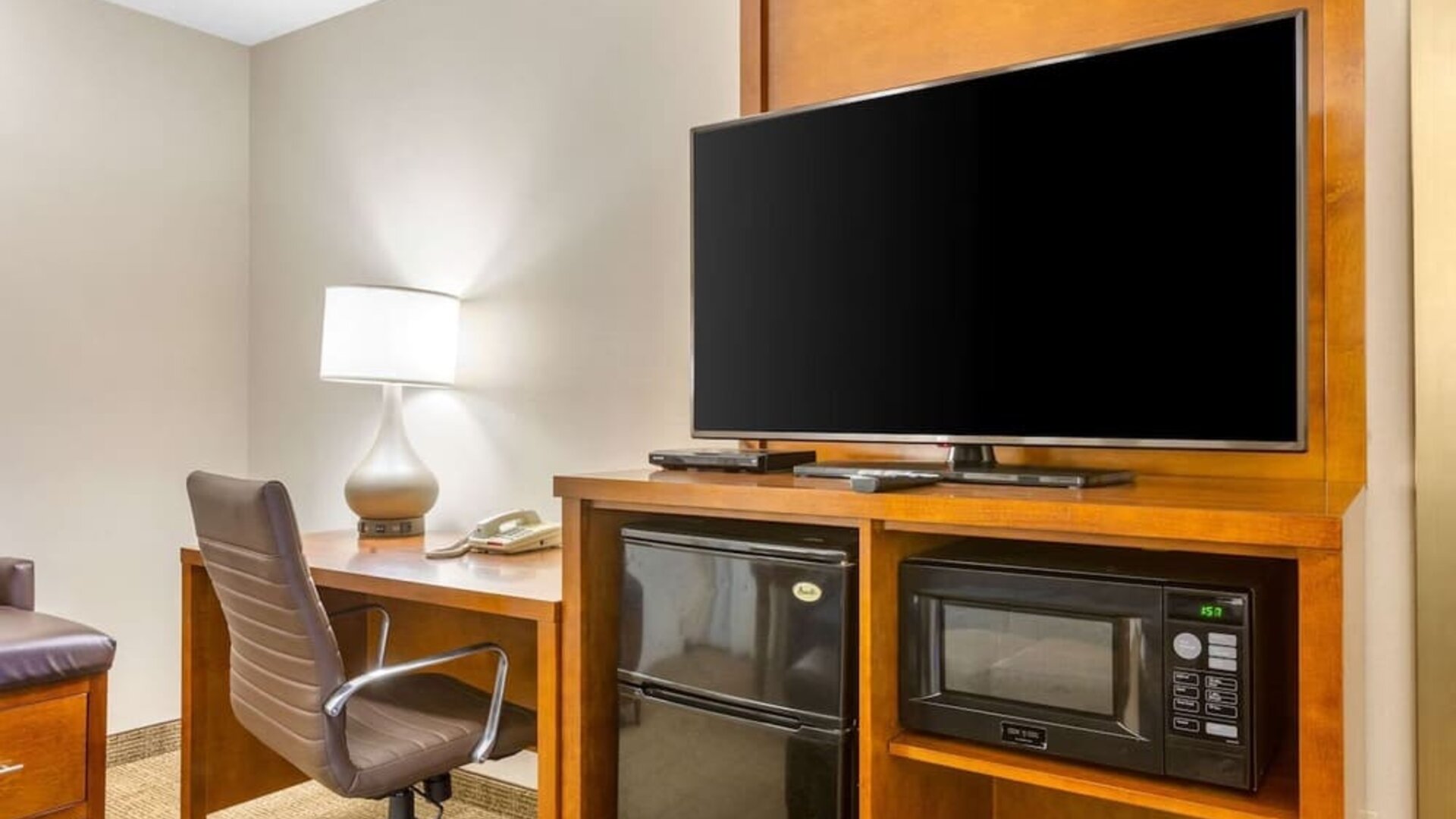 TV and work station at Comfort Suites Oakbrook Terrace.