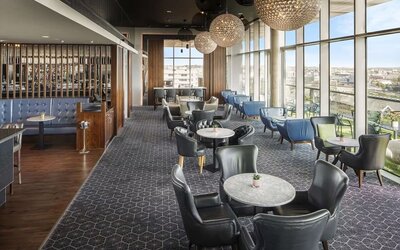 Dining area perfect for coworking at DoubleTree By Hilton Leeds City Centre.