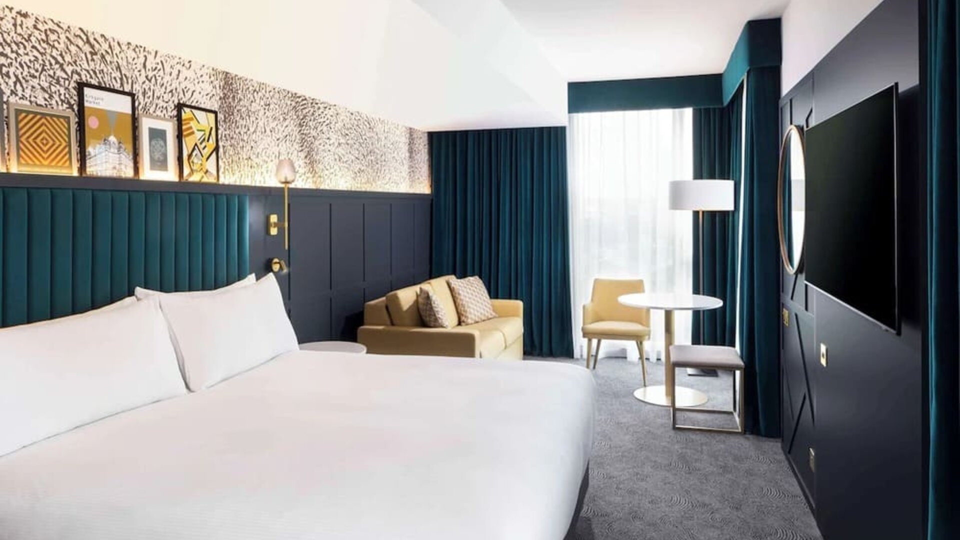 Day use room with sofa  at DoubleTree By Hilton Leeds City Centre.