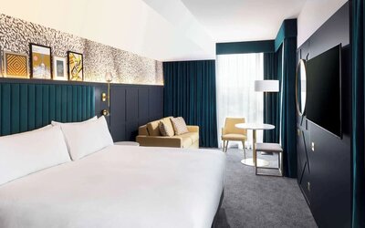 Day use room with sofa  at DoubleTree By Hilton Leeds City Centre.