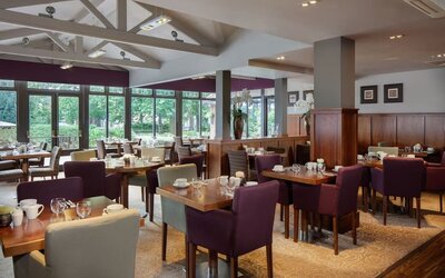 Dining area perfect for coworking at DoubleTree By Hilton Stratford-upon-Avon.