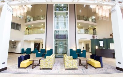 Lobby and coworking lounge at DoubleTree By Hilton Nottingham - Gateway.