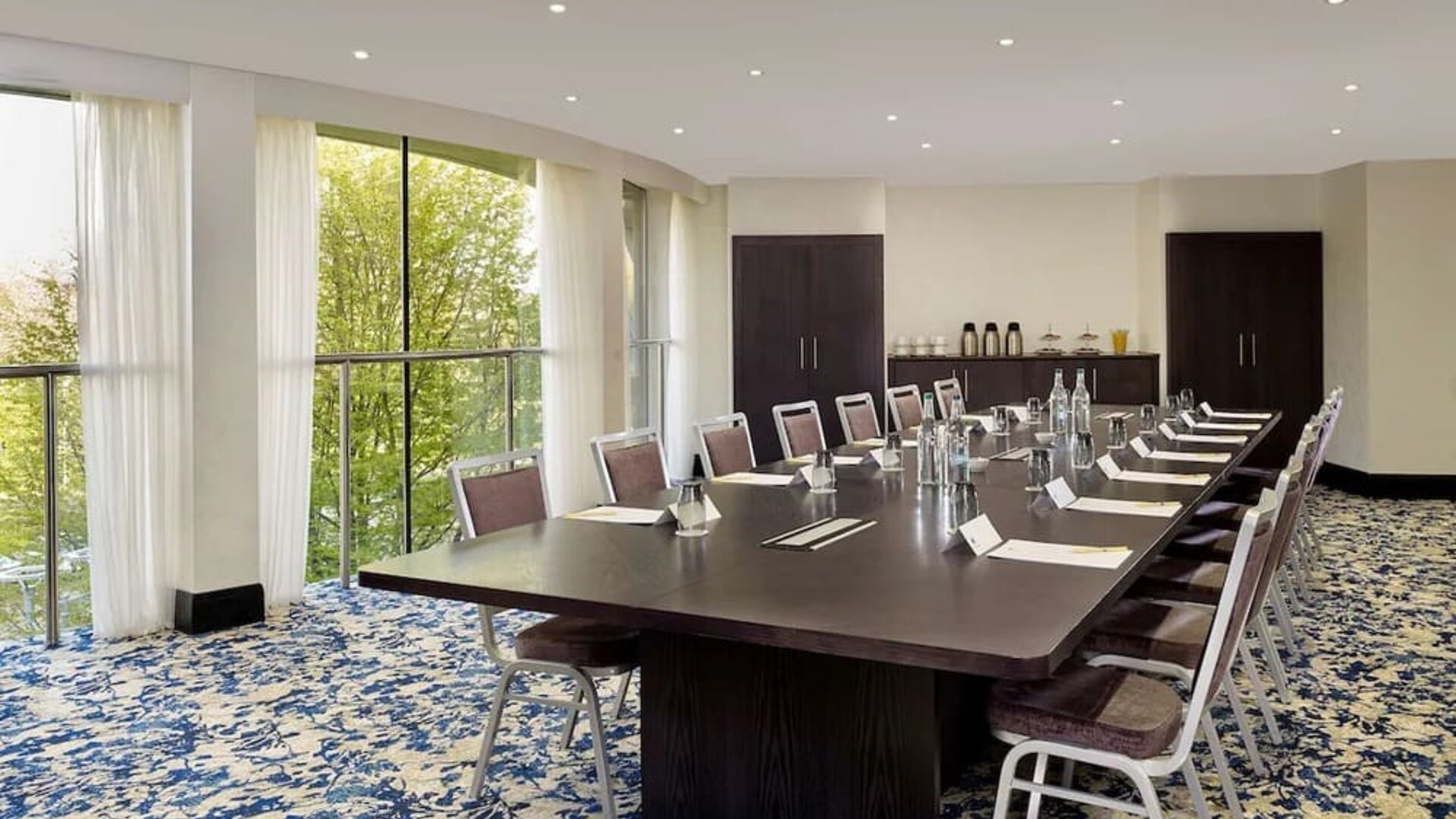 Professional meeting room at DoubleTree By Hilton Nottingham - Gateway.