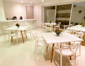 Hotel 1525 By GEH Suites