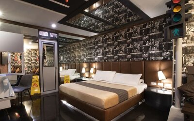 Romantic king room at Victoria Court Canley - Pasig.