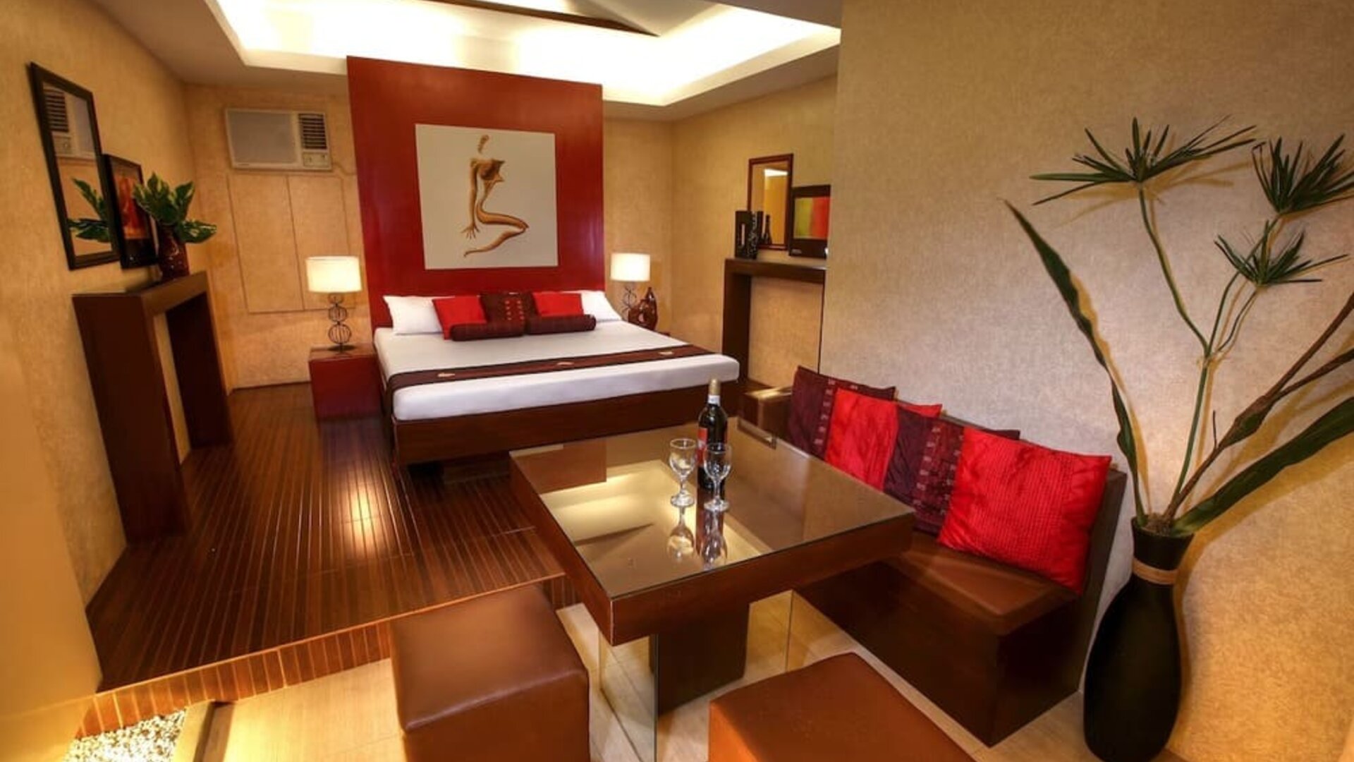 Romantic king room at Victoria Court Suites.