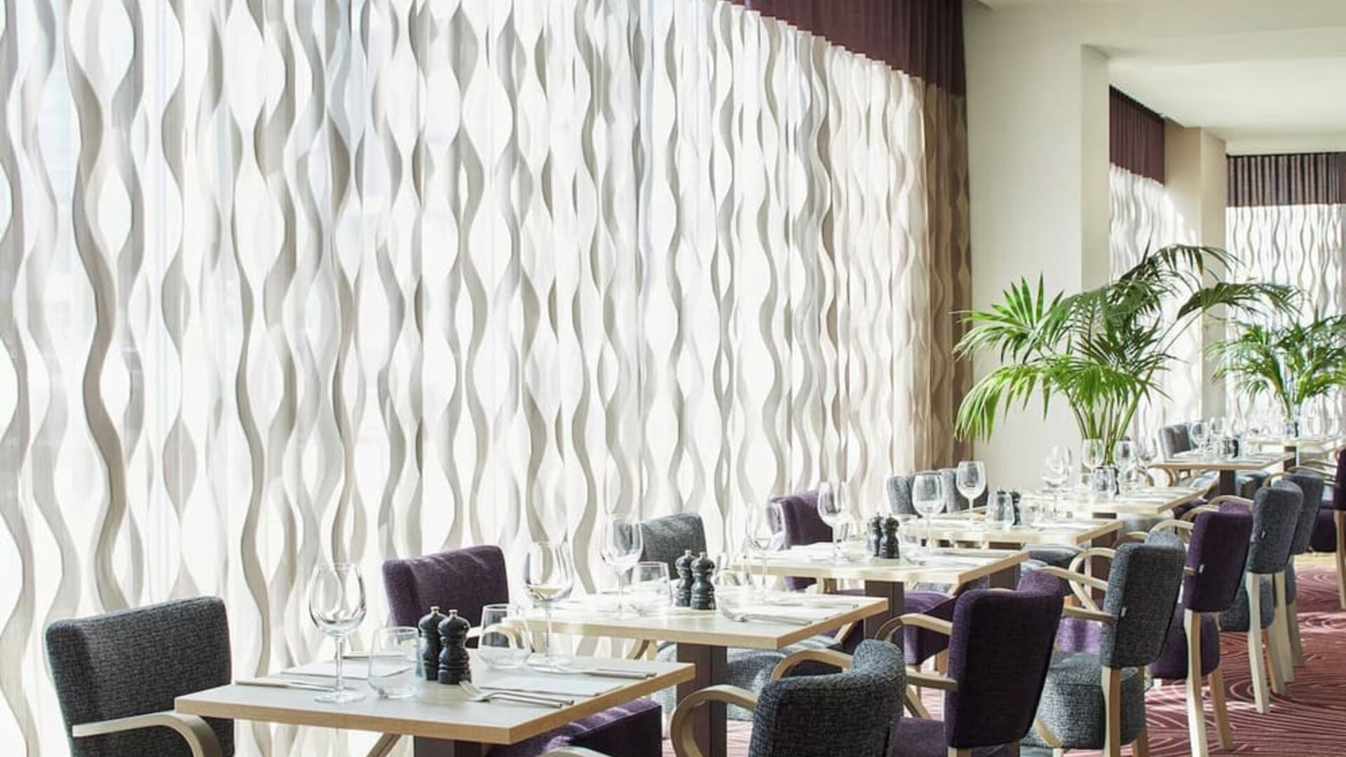 Dining area perfect for coworking at Leonardo Hotel Bradford.
