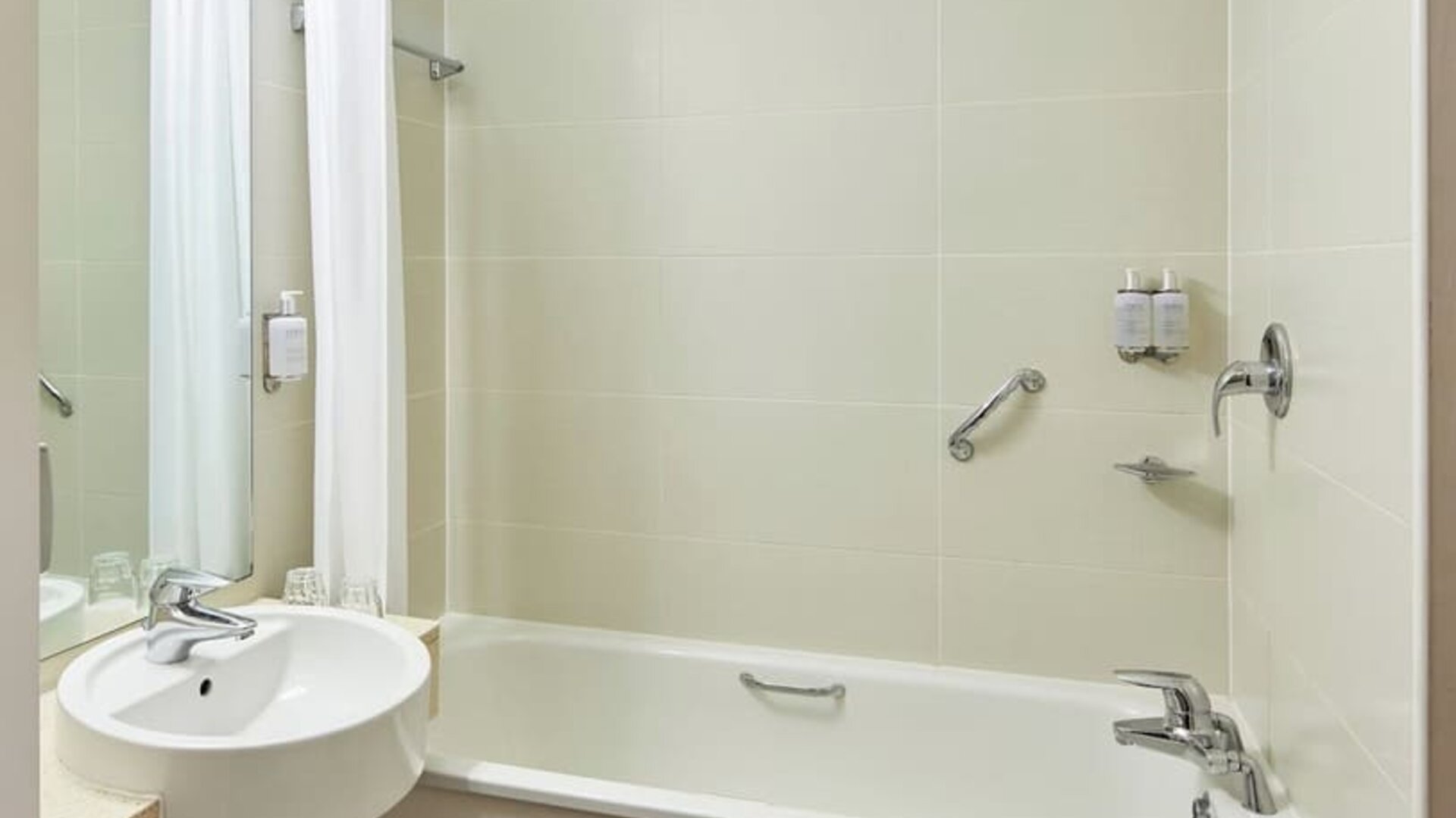 Guest bathroom with shower at  Leonardo Hotel Bradford.
