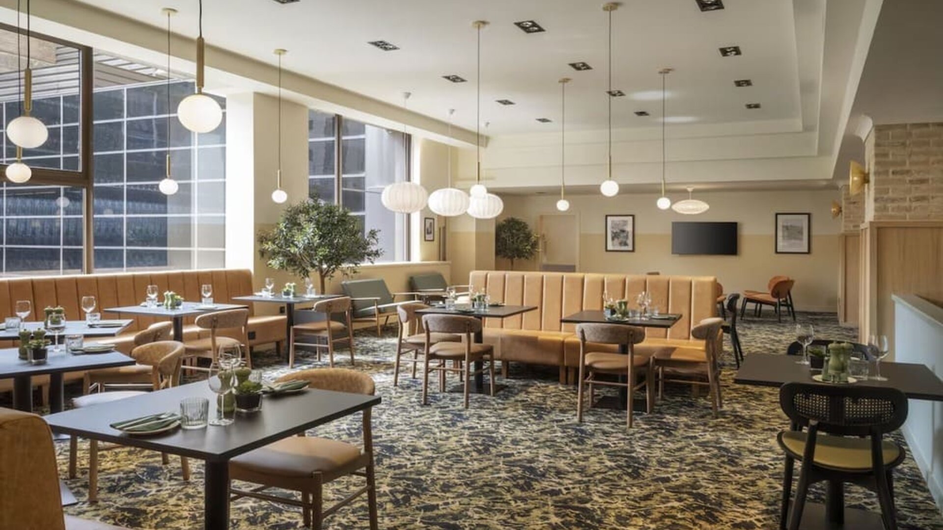 Spacious dining area perfect for coworking at Leonardo Royal Hotel Birmingham.