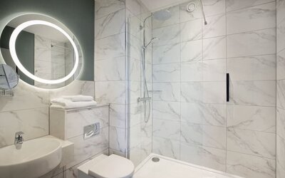 Guest bathroom with shower at Leonardo Royal Hotel Birmingham.