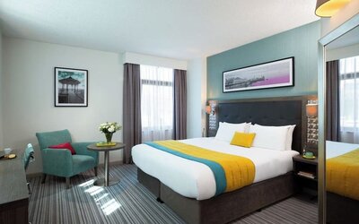 Day use room with natural light at Leonardo Hotel Brighton.