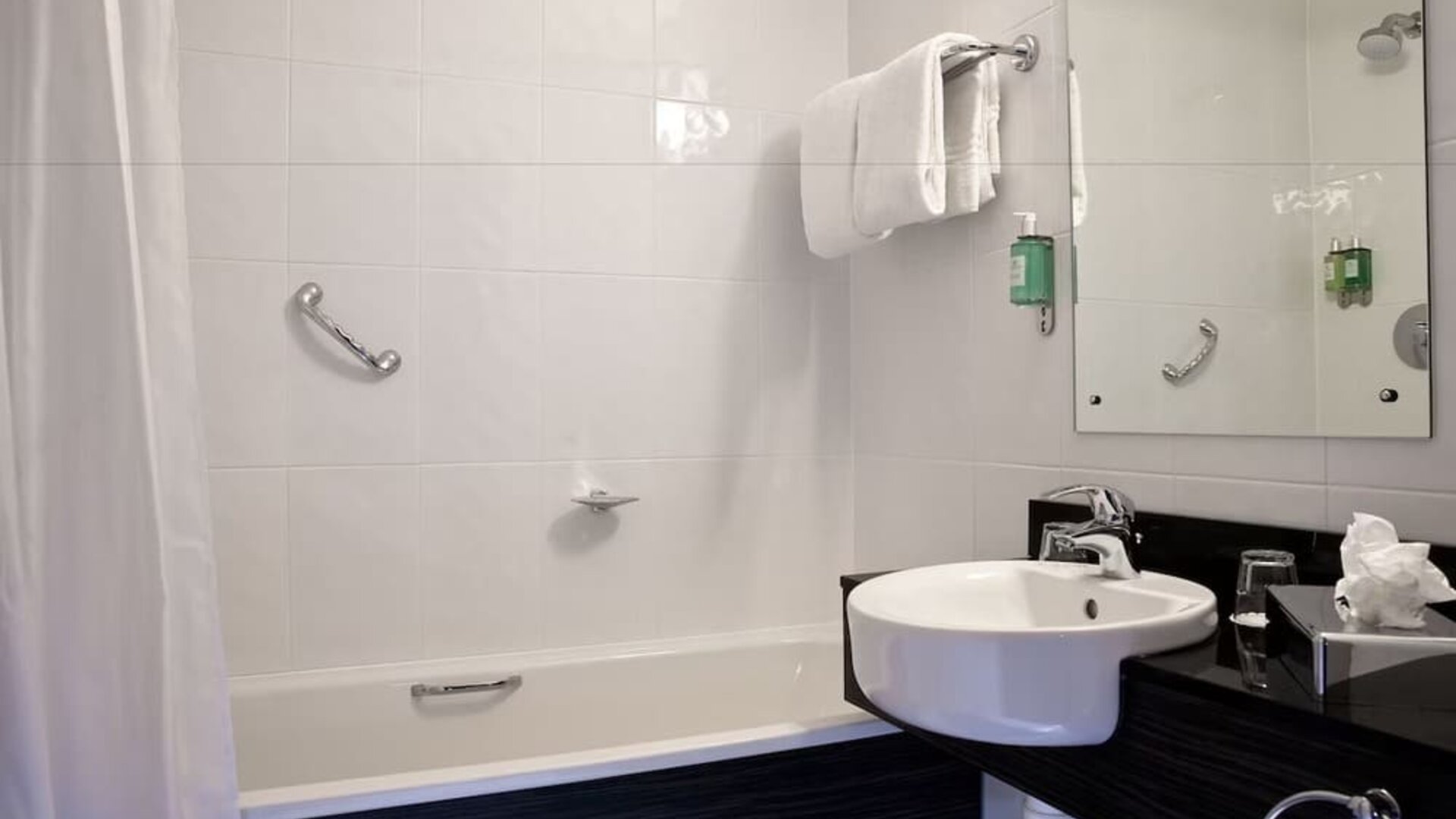 Guest bathroom with shower at Leonardo Hotel Cork.