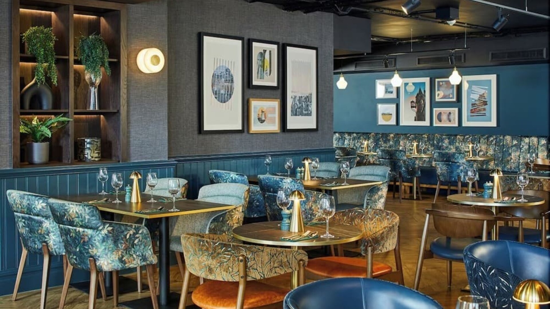 Dining area perfect for coworking at Leonardo Royal Hotel Edinburgh.