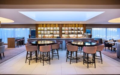 Hotel bar at Leonardo Hotel And Conference Venue Hinckley Island.