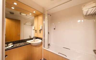 Guest bathroom with shower at Leonardo Inn Aberdeen Airport.