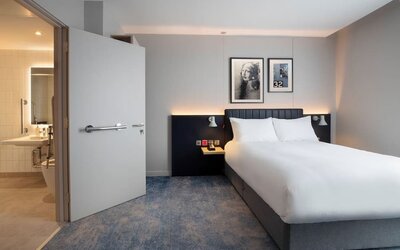 Day use room and bathroom at Leonardo Hotel Bristol City.