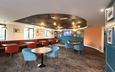 Knowsley Inn & Lounge