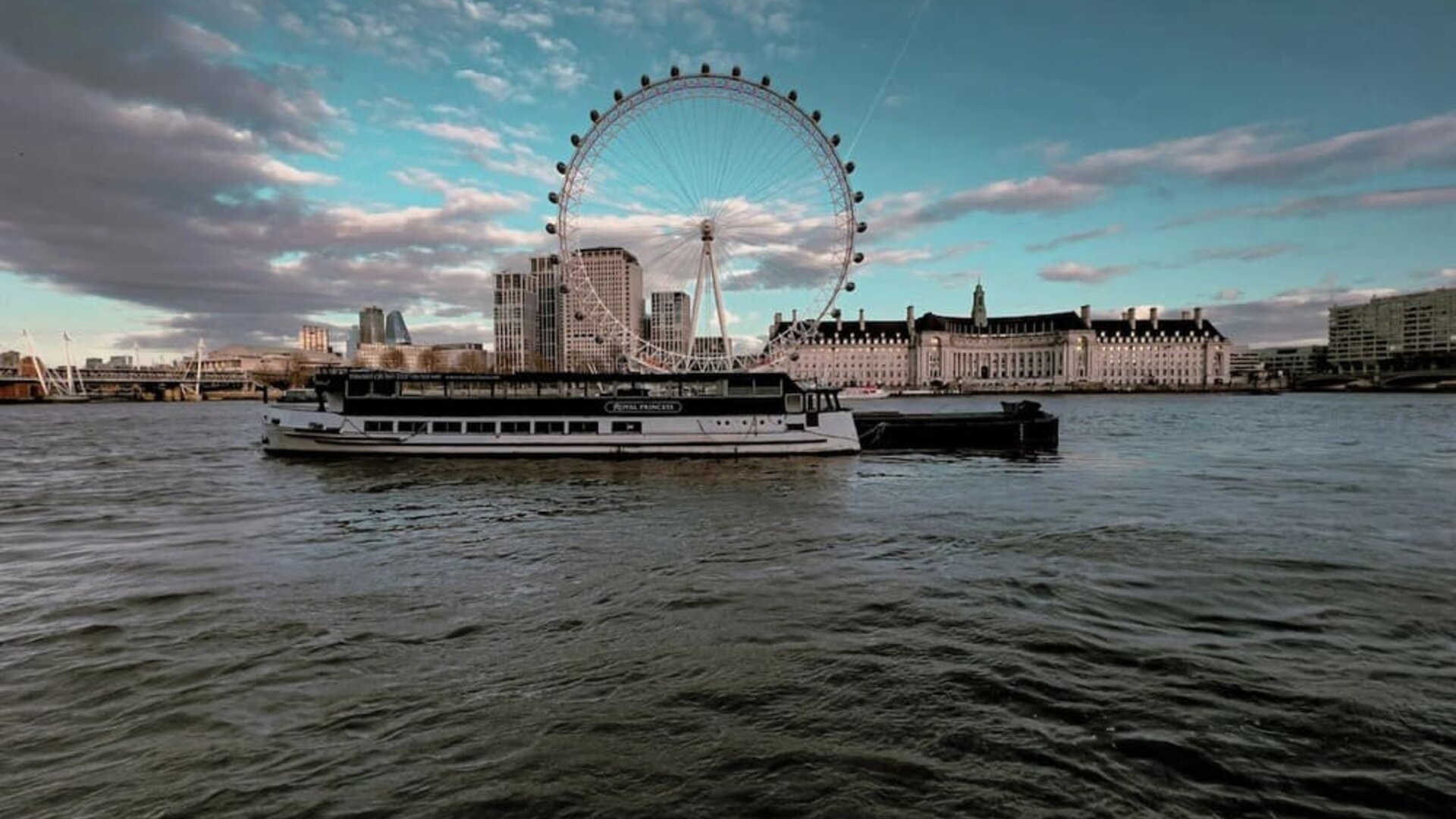 Hotel landmark at Leonardo Hotel London Watford.