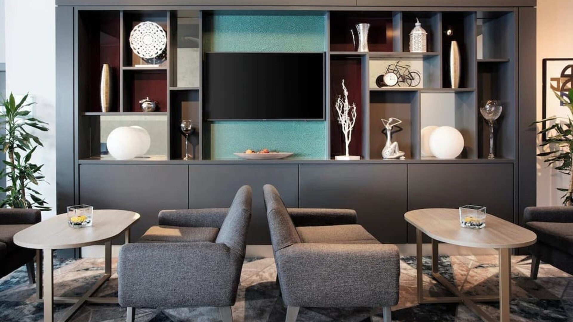 Hotel lounge at Leonardo Hotel London Watford.